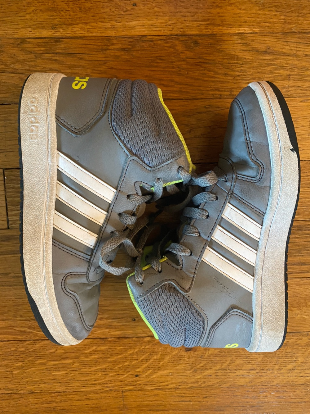 adidas kids Gray hoops mid 2.0 hi top Sneakers with White Stripes and Lime Trim